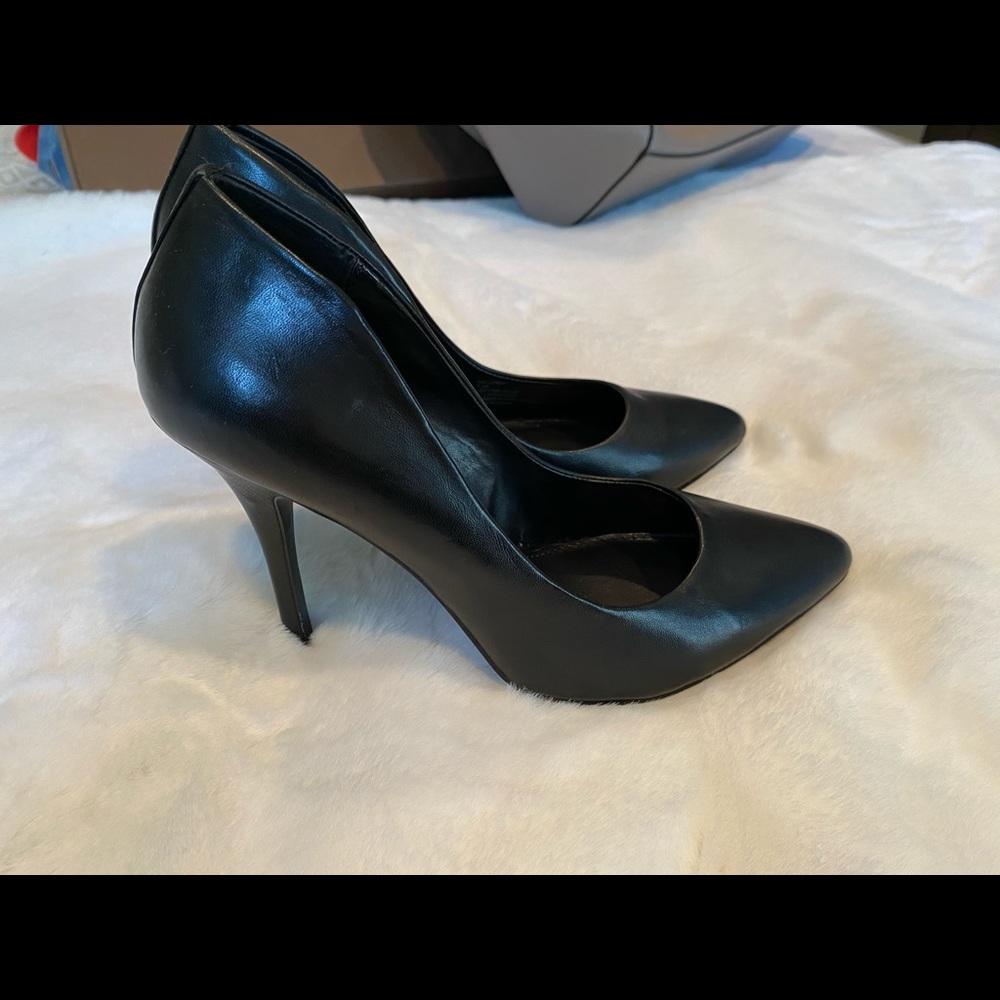 Steve Madden closed toe heels